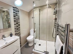 En-suite- click for photo gallery